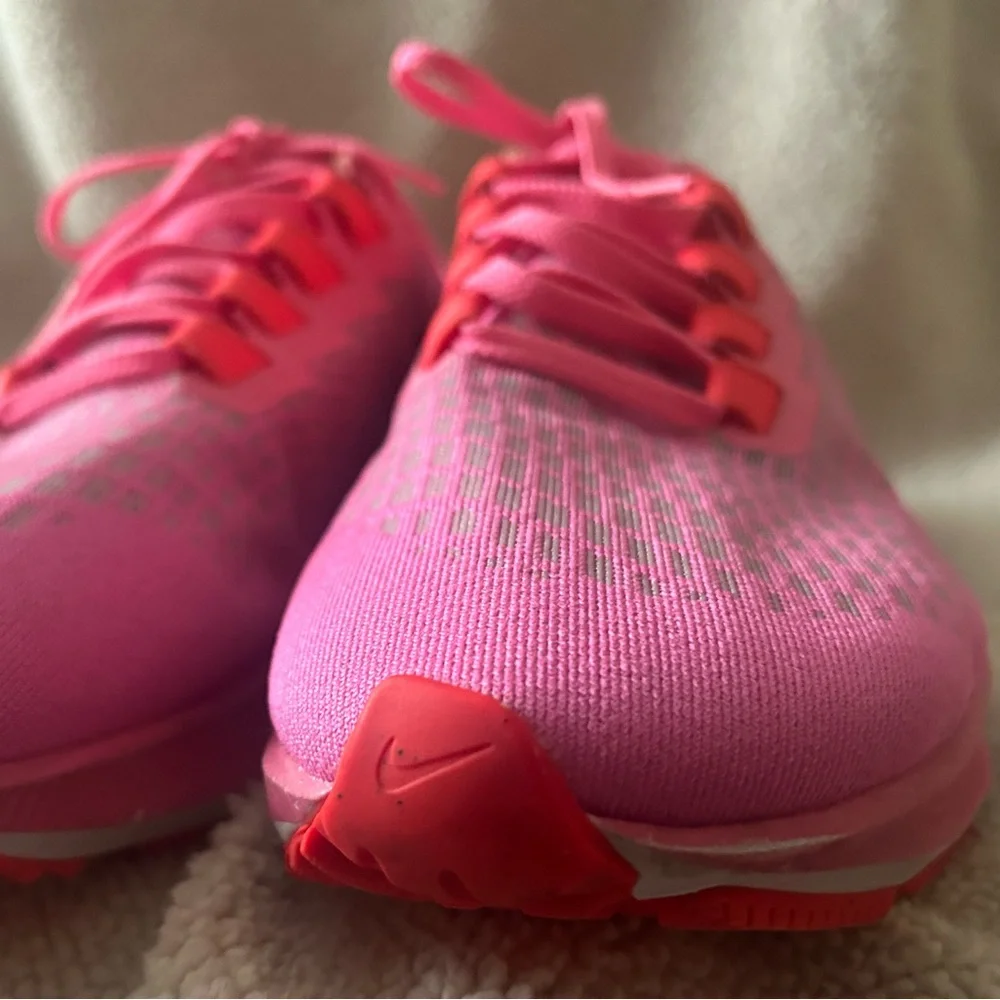 Nike Pink and Black Women's Running Shoes